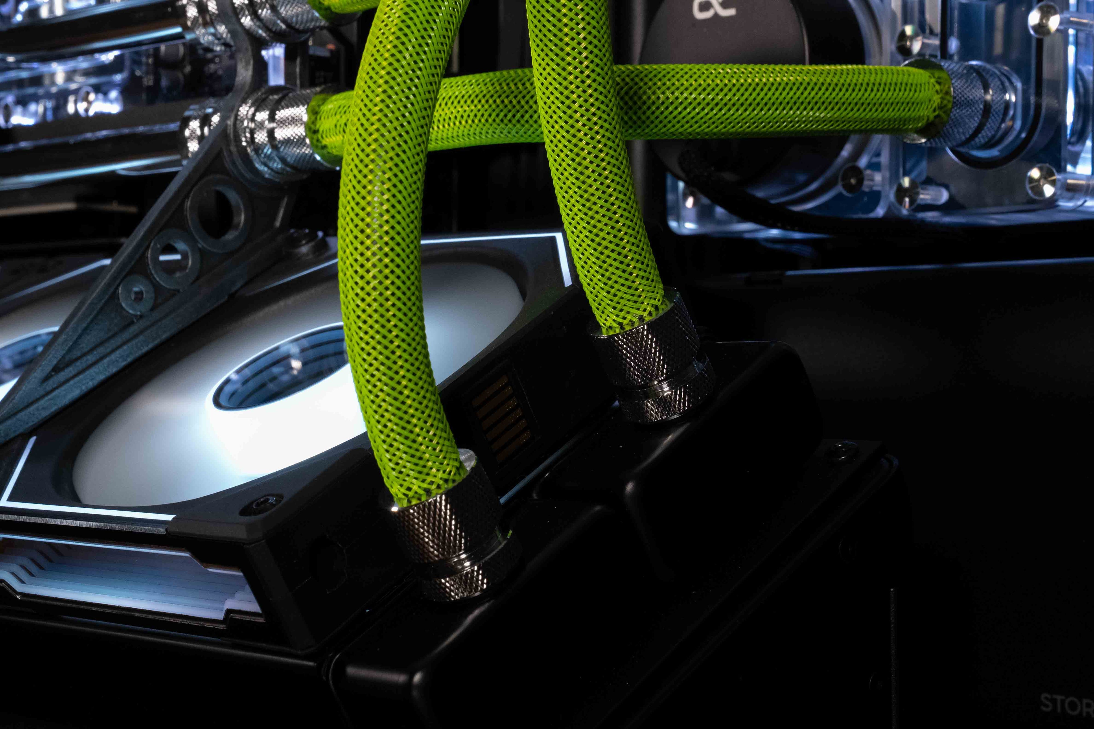 Open Loop - Overkill - AMD 9800x3d, 5080 Astral OC, 64gb 6000mhz Ram, 6tb Storage