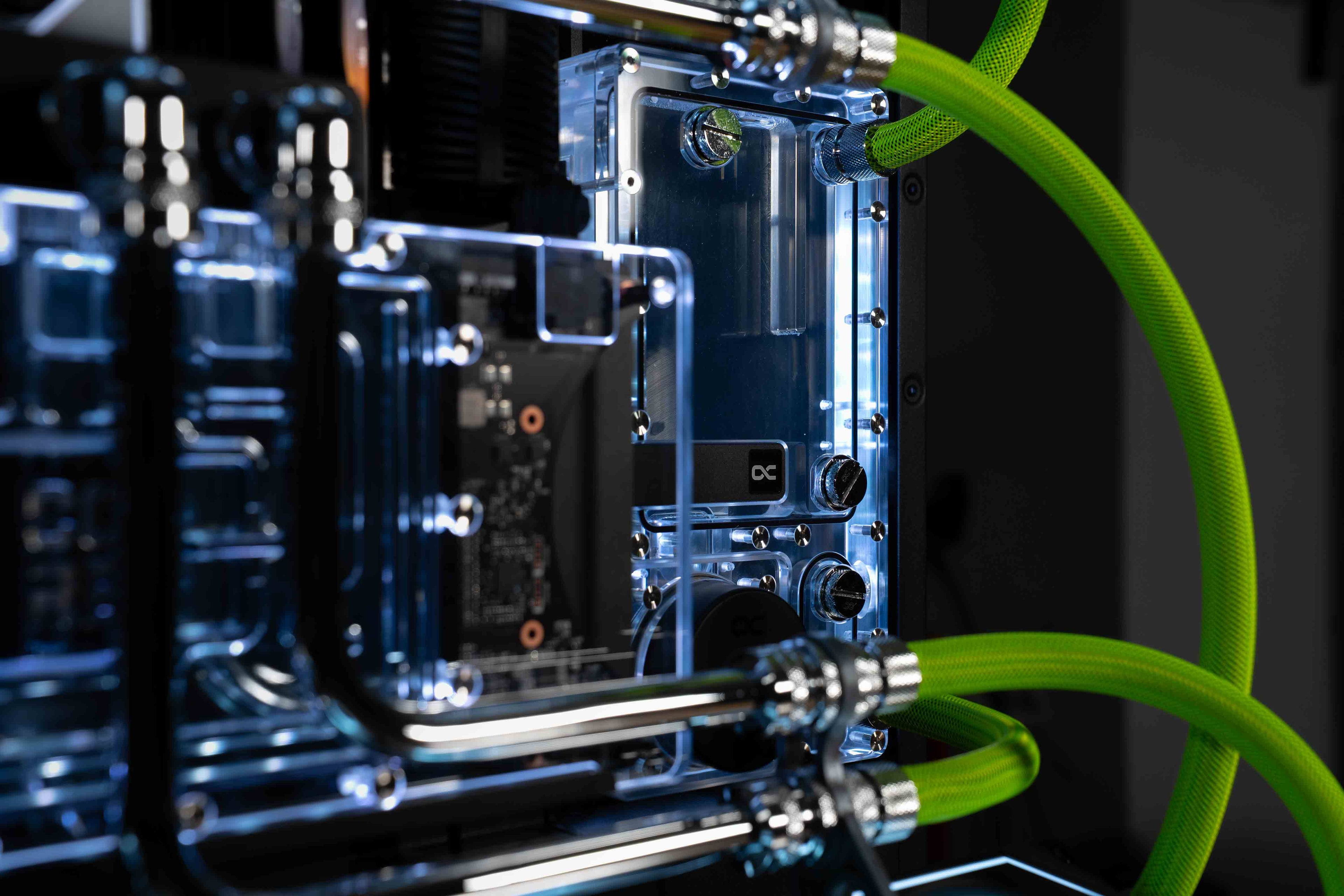 Open Loop - Overkill - AMD 9800x3d, 5080 Astral OC, 64gb 6000mhz Ram, 6tb Storage